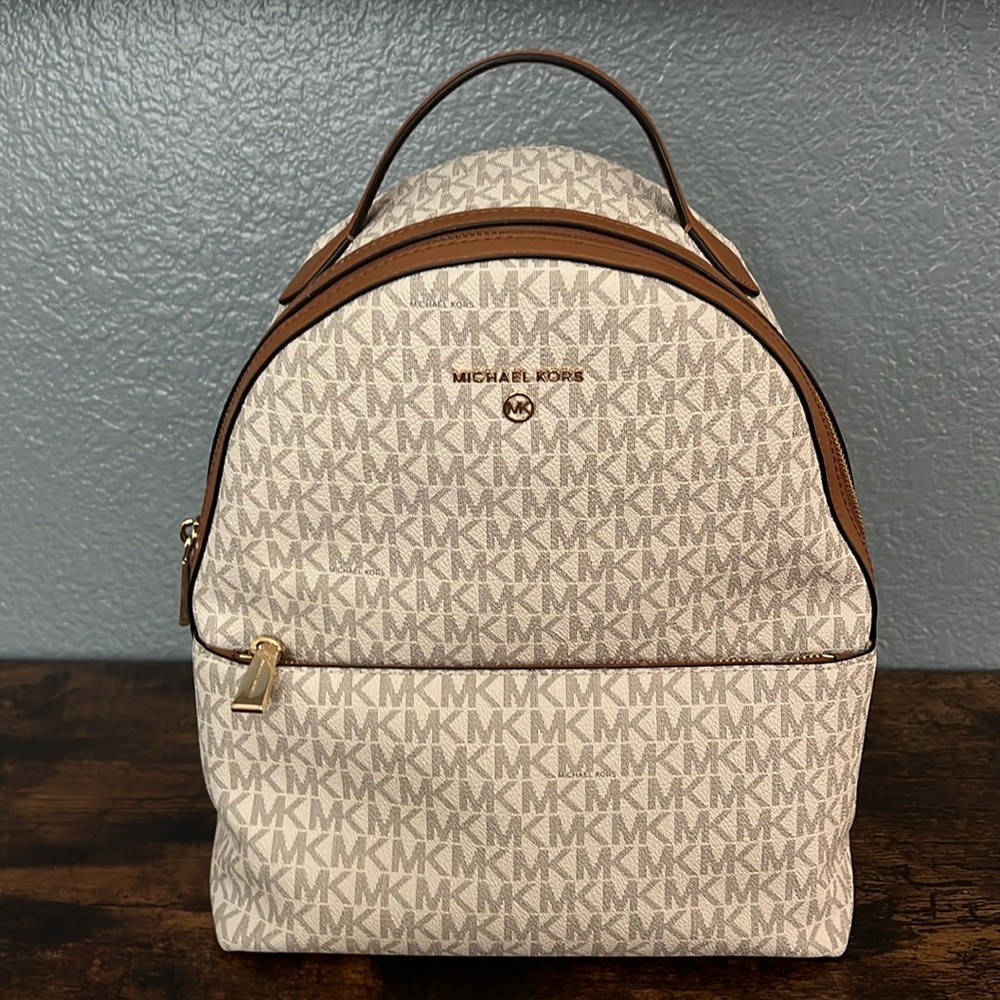 Michael Kors Sheila Medium Backpack